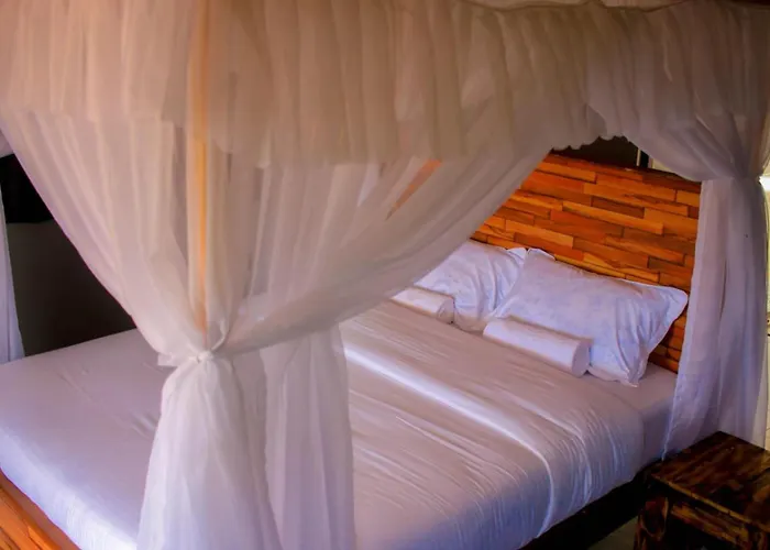 Amanya Hut Sleeps 6 With Mountain Views